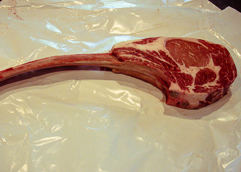 long bone tomahawk steak